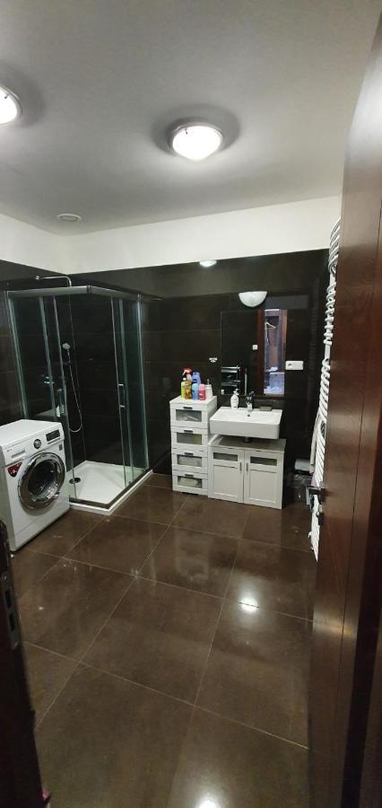 Moser Apartment *